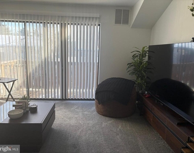 802 Lindsey Court - Photo Thumbnail 2
