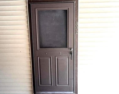 802 Lindsey Court - Photo Thumbnail 16
