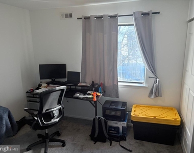 802 Lindsey Court - Photo Thumbnail 5
