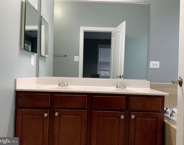 3301 Castle Ridge Circle - Photo Thumbnail 34