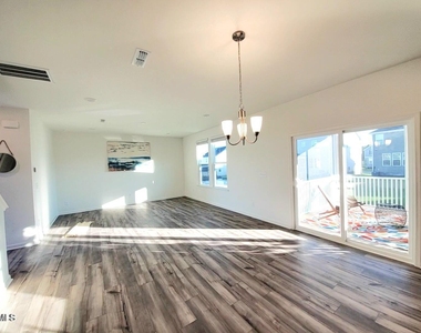 836 Emmer Street - Photo Thumbnail 3