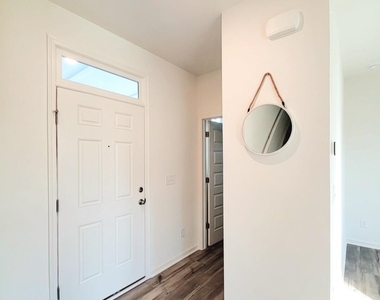 836 Emmer Street - Photo Thumbnail 5