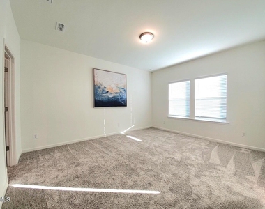 836 Emmer Street - Photo Thumbnail 8