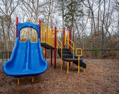 200 Perkins Drive - Photo Thumbnail 16