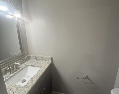 5105 Vann Street - Photo Thumbnail 3