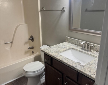 5105 Vann Street - Photo Thumbnail 8