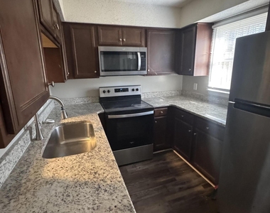 5105 Vann Street - Photo Thumbnail 4