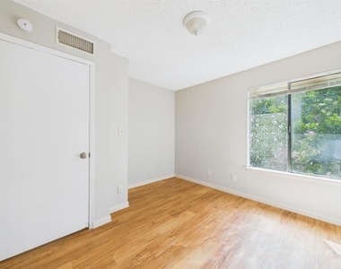 9520 Quail Village Ln - Photo Thumbnail 15
