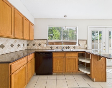 9520 Quail Village Ln - Photo Thumbnail 11