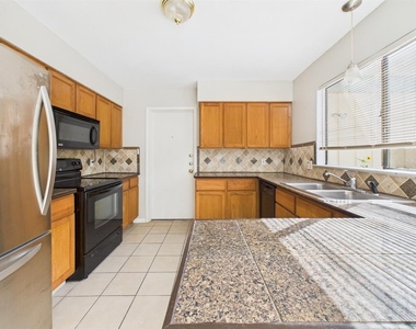 9520 Quail Village Ln - Photo Thumbnail 9