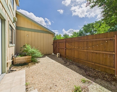 9520 Quail Village Ln - Photo Thumbnail 28
