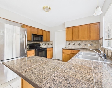9520 Quail Village Ln - Photo Thumbnail 10