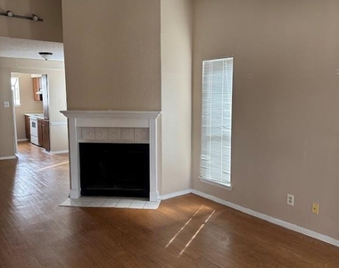 1903 W Loop - Photo Thumbnail 10