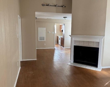 1903 W Loop - Photo Thumbnail 4