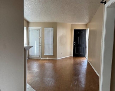 1903 W Loop - Photo Thumbnail 2