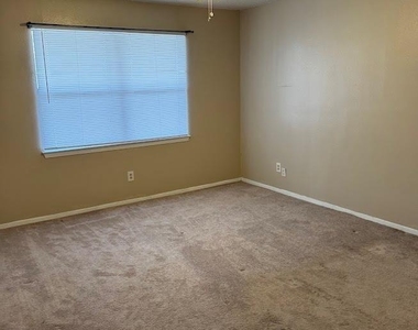 1903 W Loop - Photo Thumbnail 3