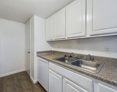 2124 Burton Dr - Photo Thumbnail 11