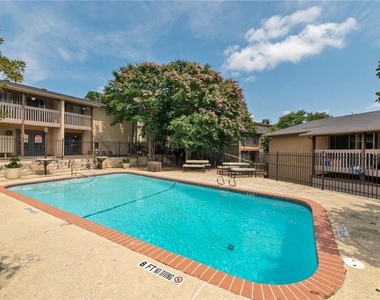2124 Burton Dr - Photo Thumbnail 23