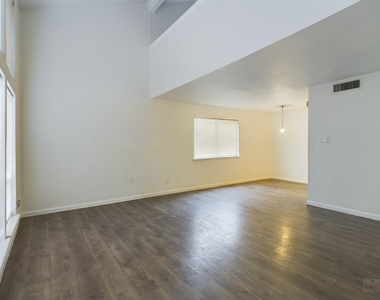 2124 Burton Dr - Photo Thumbnail 2