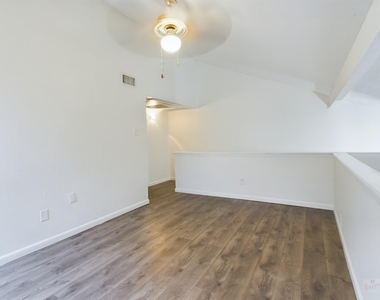 2124 Burton Dr - Photo Thumbnail 15