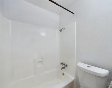 2124 Burton Dr - Photo Thumbnail 18