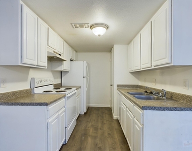 2124 Burton Dr - Photo Thumbnail 9