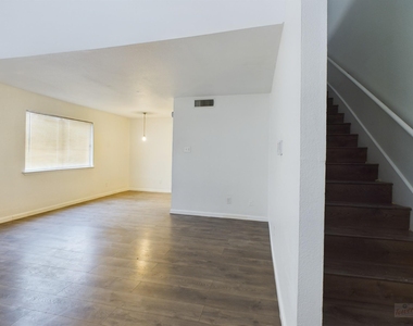 2124 Burton Dr - Photo Thumbnail 4