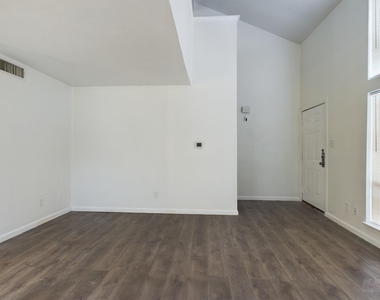 2124 Burton Dr - Photo Thumbnail 6
