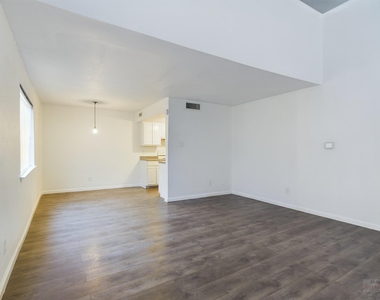 2124 Burton Dr - Photo Thumbnail 5