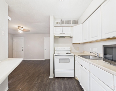 1840 Burton Dr - Photo Thumbnail 9