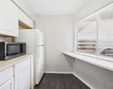 1840 Burton Dr - Photo Thumbnail 12