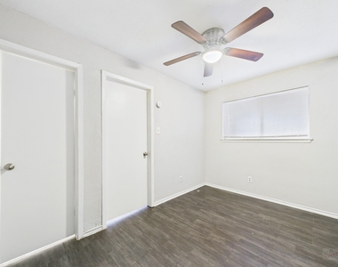 1840 Burton Dr - Photo Thumbnail 17