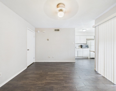 1840 Burton Dr - Photo Thumbnail 5