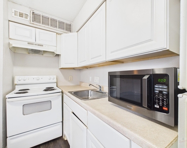 1840 Burton Dr - Photo Thumbnail 8