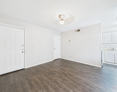 1840 Burton Dr - Photo Thumbnail 4