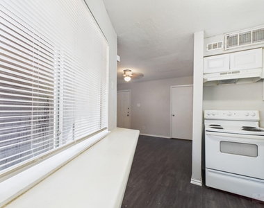 1840 Burton Dr - Photo Thumbnail 11