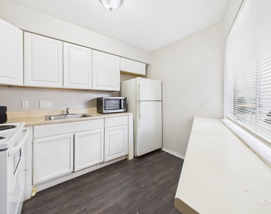 1840 Burton Dr - Photo Thumbnail 6