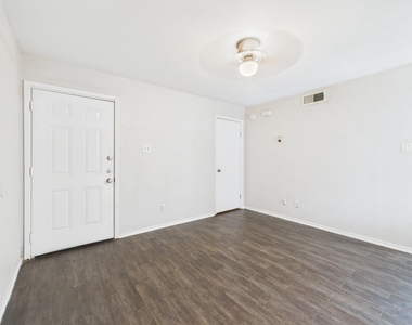 1840 Burton Dr - Photo Thumbnail 3