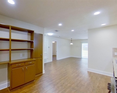 2107 Magnolia Dr - Photo Thumbnail 9