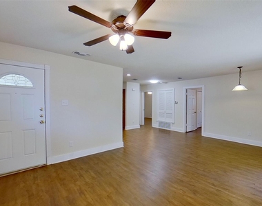 2107 Magnolia Dr - Photo Thumbnail 2