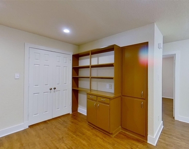 2107 Magnolia Dr - Photo Thumbnail 10