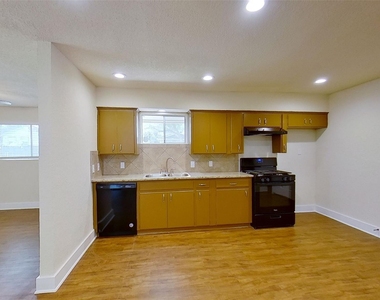 2107 Magnolia Dr - Photo Thumbnail 6