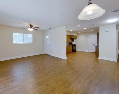 2107 Magnolia Dr - Photo Thumbnail 16