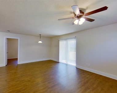 2107 Magnolia Dr - Photo Thumbnail 3