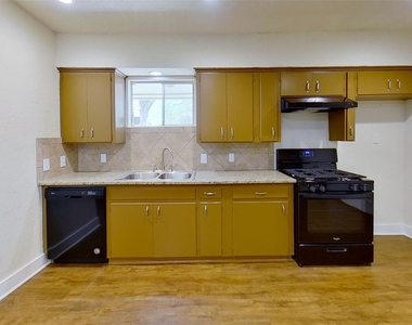 2107 Magnolia Dr - Photo Thumbnail 12