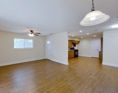 2107 Magnolia Dr - Photo Thumbnail 5