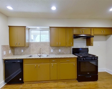 2107 Magnolia Dr - Photo Thumbnail 1