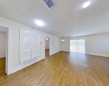 2107 Magnolia Dr - Photo Thumbnail 14