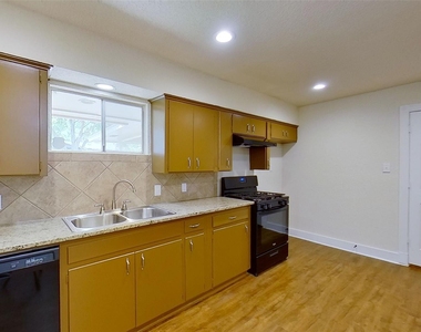 2107 Magnolia Dr - Photo Thumbnail 7