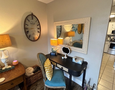 1307 Sherry Ln - Photo Thumbnail 7